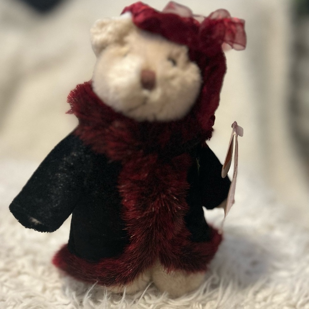 New Natasha Russ Berrie Victorian Style Bear #4500 7" Tall